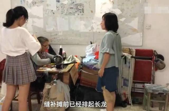 軍訓(xùn)服蹲下就崩線 給學(xué)生提供好一些材料的服裝有多難？